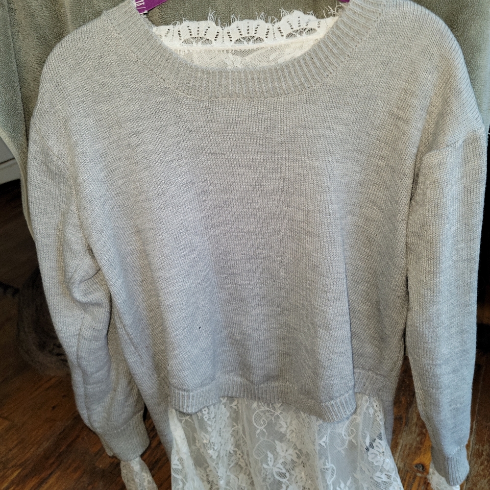 Sweater with lace cammie